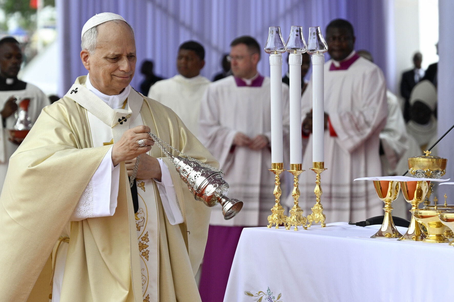 ANGOLA - Terza tappa Papa Leone