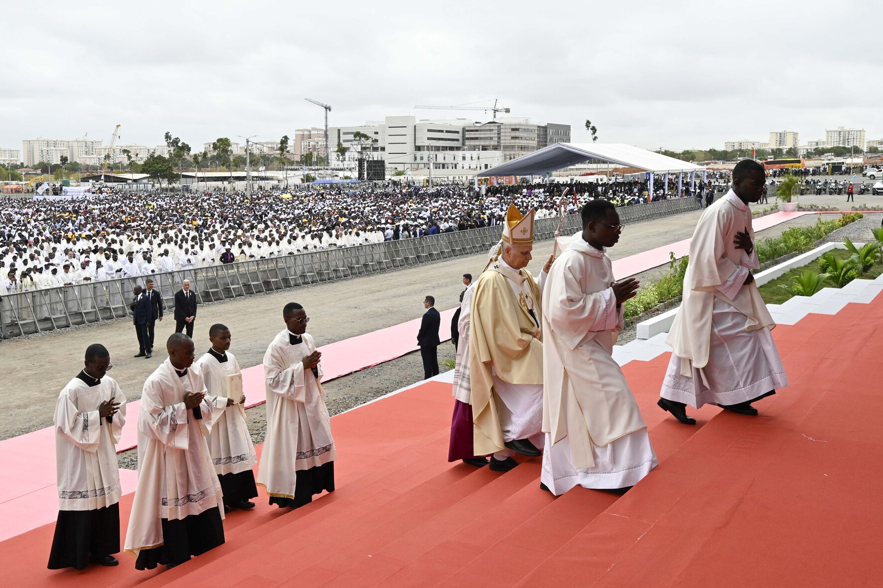 ANGOLA - Terza tappa Papa Leone