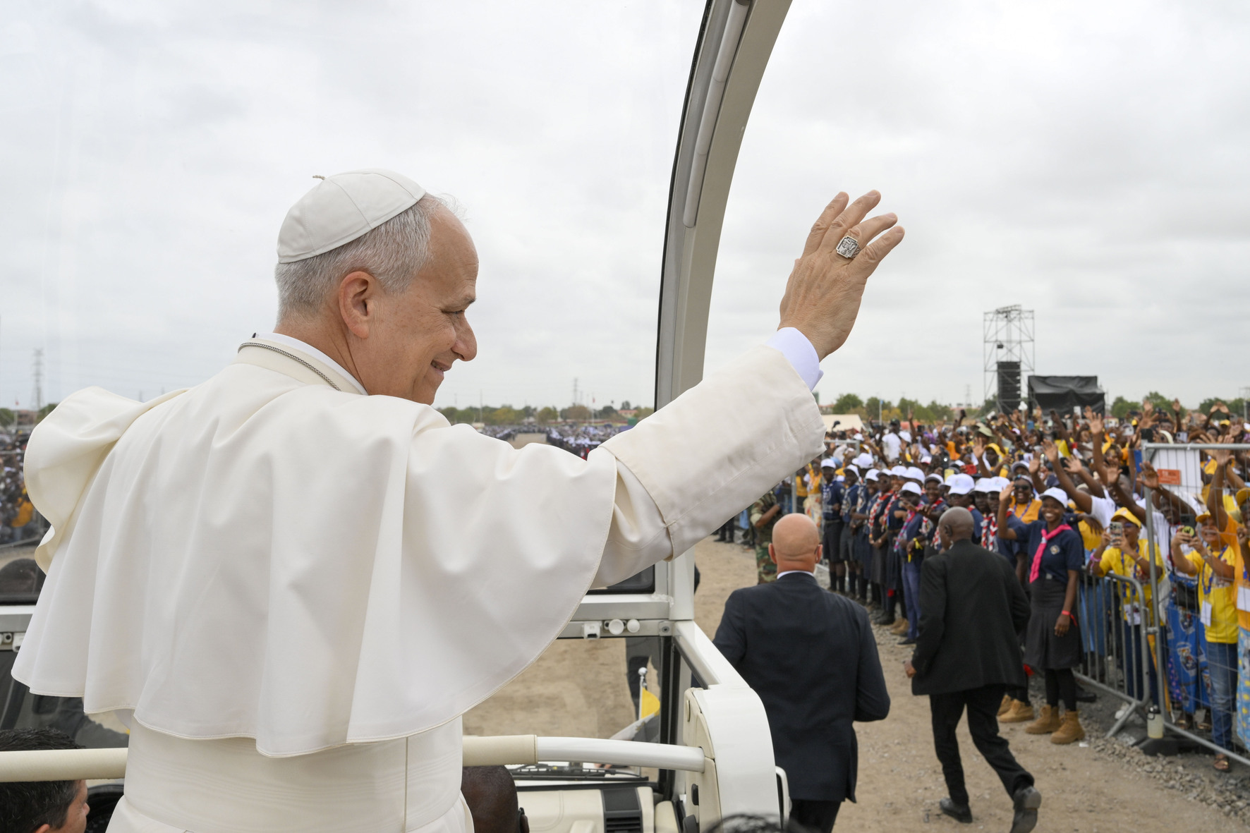 ANGOLA - Terza tappa Papa Leone